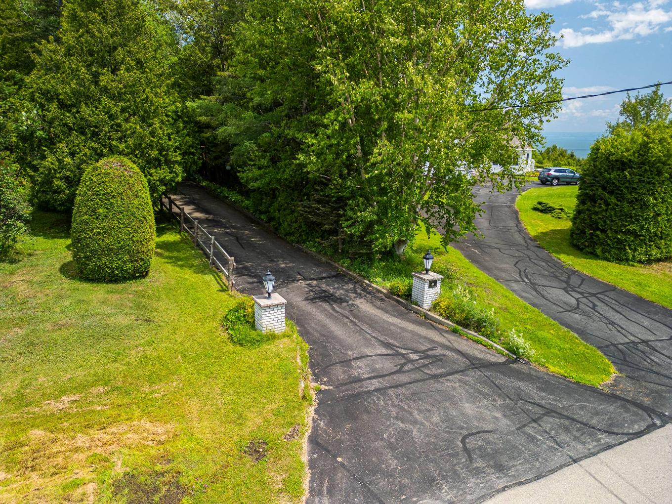 Cour - 10 Rue Des Cèdres, La Malbaie, QC - Outdoor With View