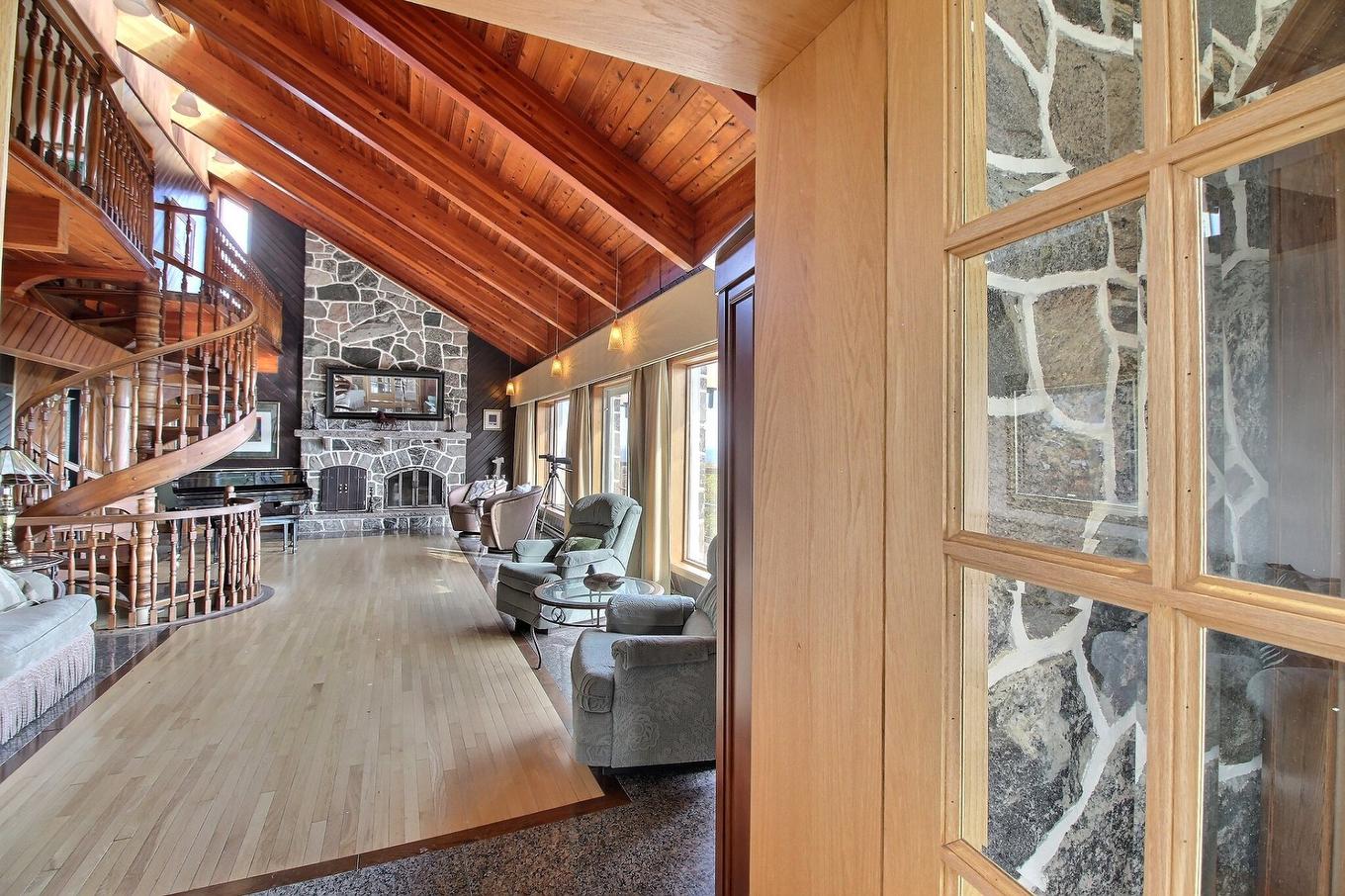 Salon - 10 Rue Des Cèdres, La Malbaie, QC - Indoor Photo Showing Other Room