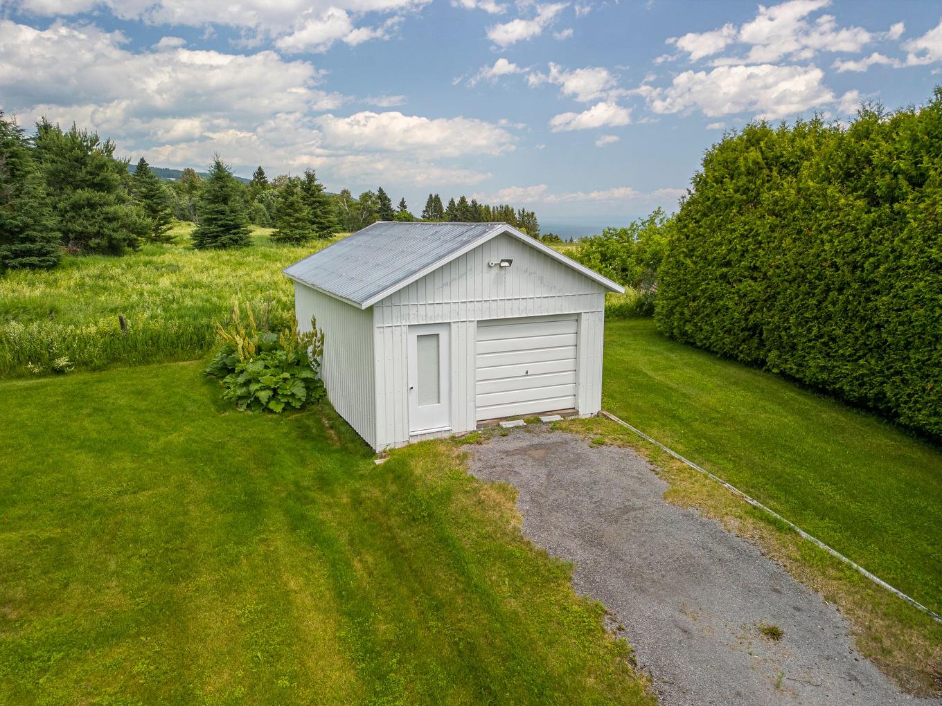 Garage - 10 Rue Des Cèdres, La Malbaie, QC - Outdoor