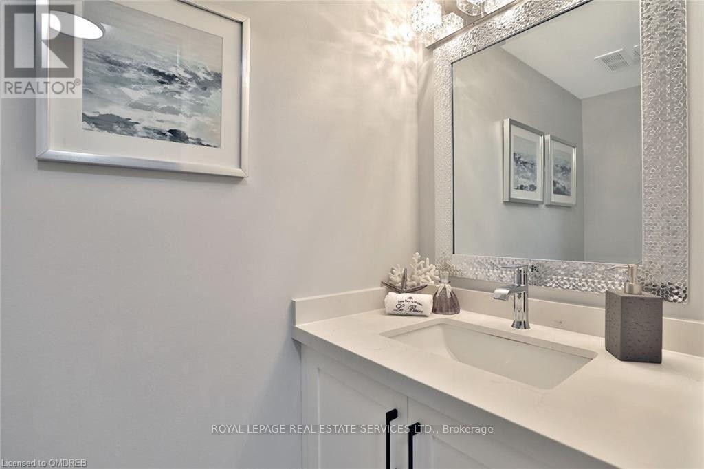 1001 - 1359 White Oaks Boulevard, Oakville, ON - Indoor Photo Showing Bathroom