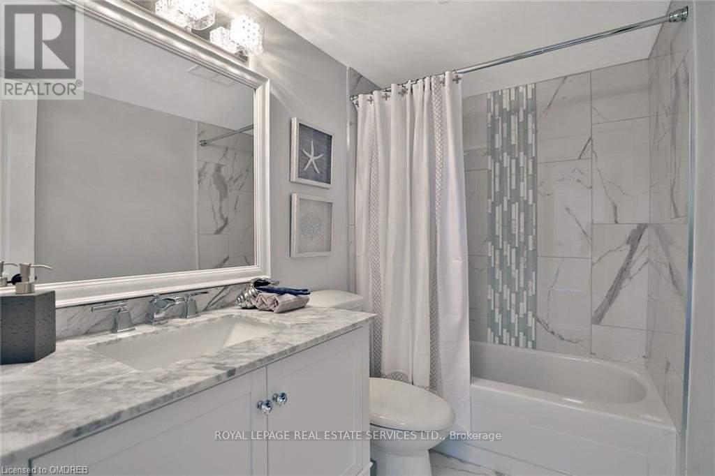 1001 - 1359 White Oaks Boulevard, Oakville, ON - Indoor Photo Showing Bathroom