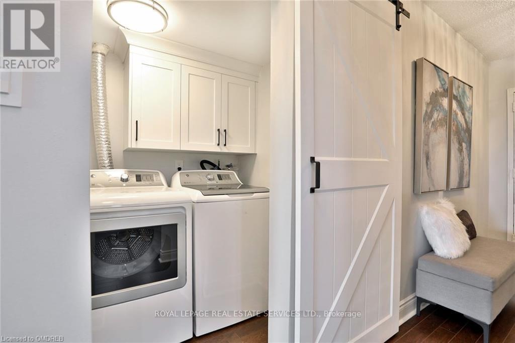 1001 - 1359 White Oaks Boulevard, Oakville, ON - Indoor Photo Showing Laundry Room