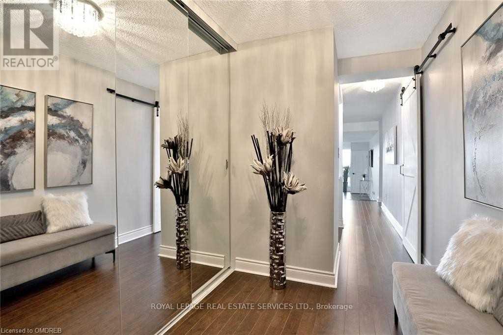 1001 - 1359 White Oaks Boulevard, Oakville, ON - Indoor