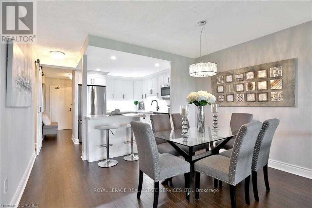 1001 - 1359 White Oaks Boulevard, Oakville, ON - Indoor Photo Showing Dining Room