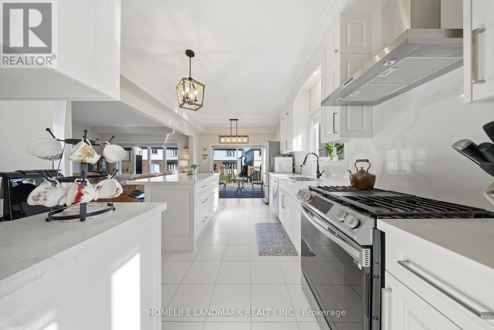 49 Monarch Street, Welland, ON - Indoor Photo Showing Kitchen With Upgraded Kitchen