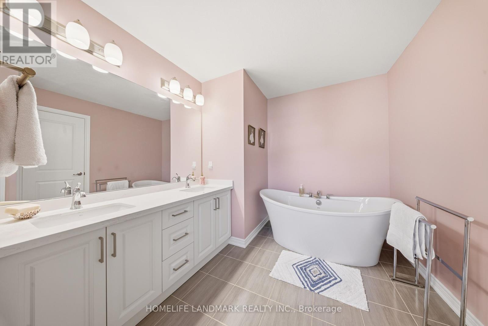 49 Monarch Street, Welland, ON - Indoor Photo Showing Bathroom