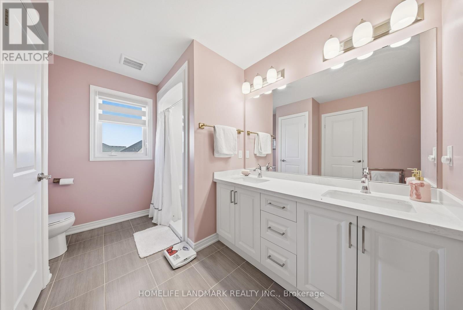 49 Monarch Street, Welland, ON - Indoor Photo Showing Bathroom