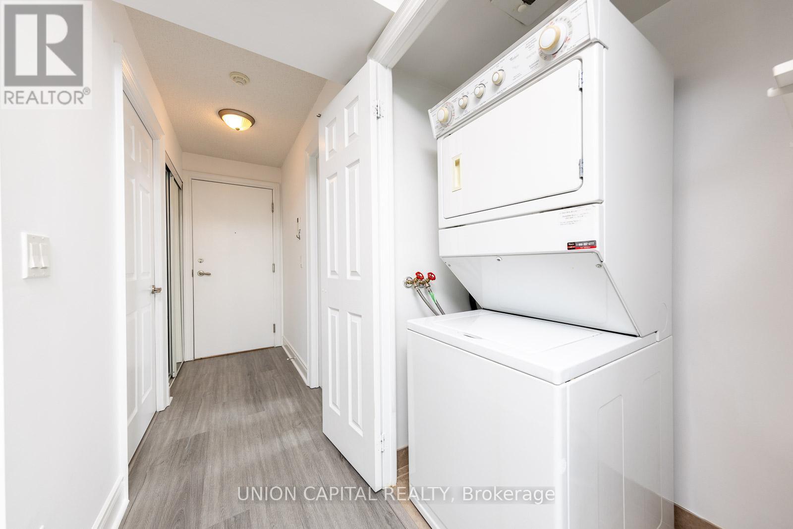 2509 - 15 Greenview Avenue, Toronto, ON - Indoor Photo Showing Laundry Room