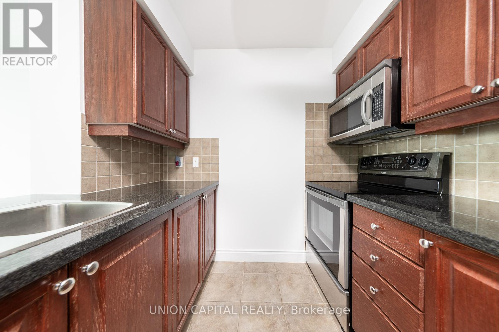 2509 - 15 Greenview Avenue, Toronto, ON - Indoor Photo Showing Kitchen
