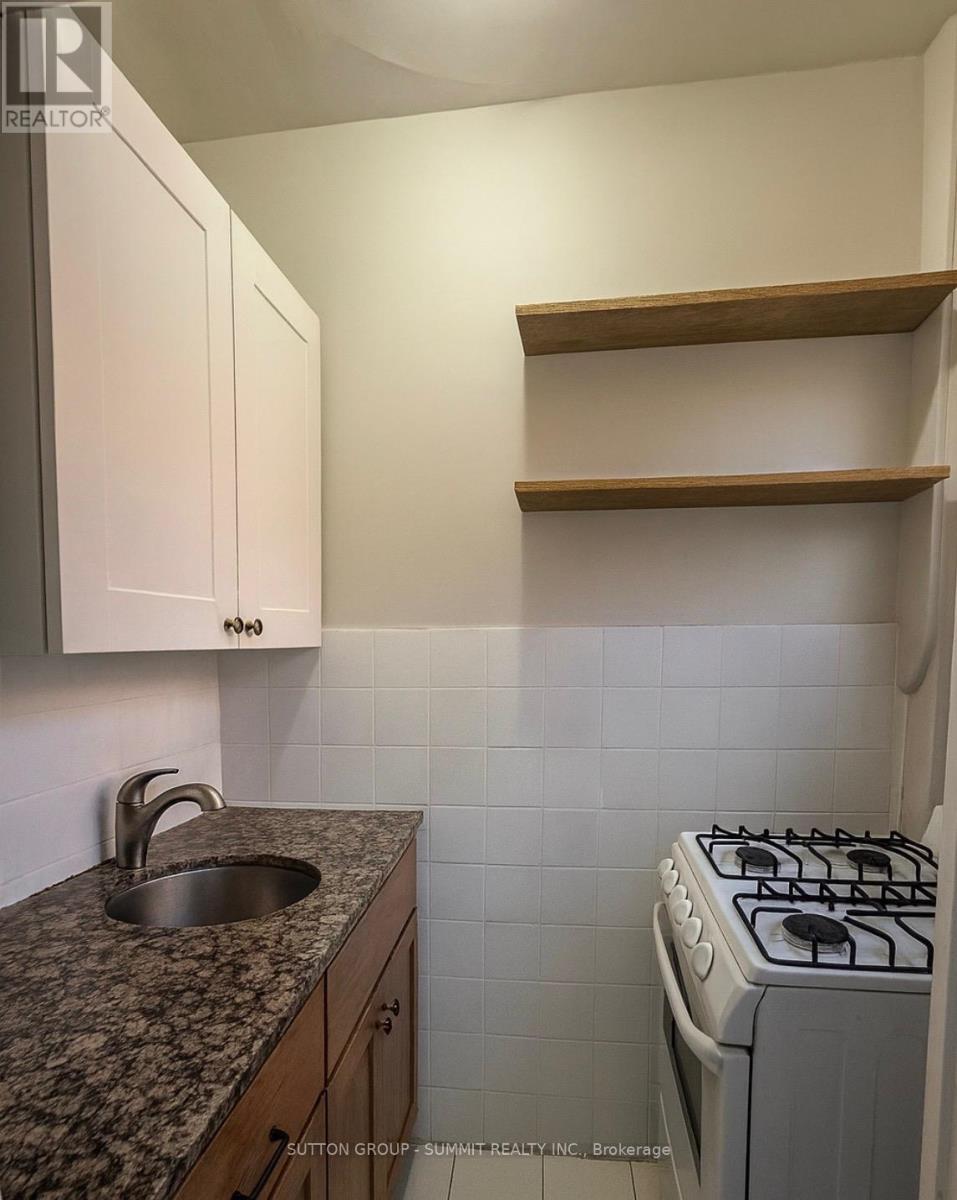 404 - 98 Vaughan Road, Toronto, ON - Indoor Photo Showing Laundry Room