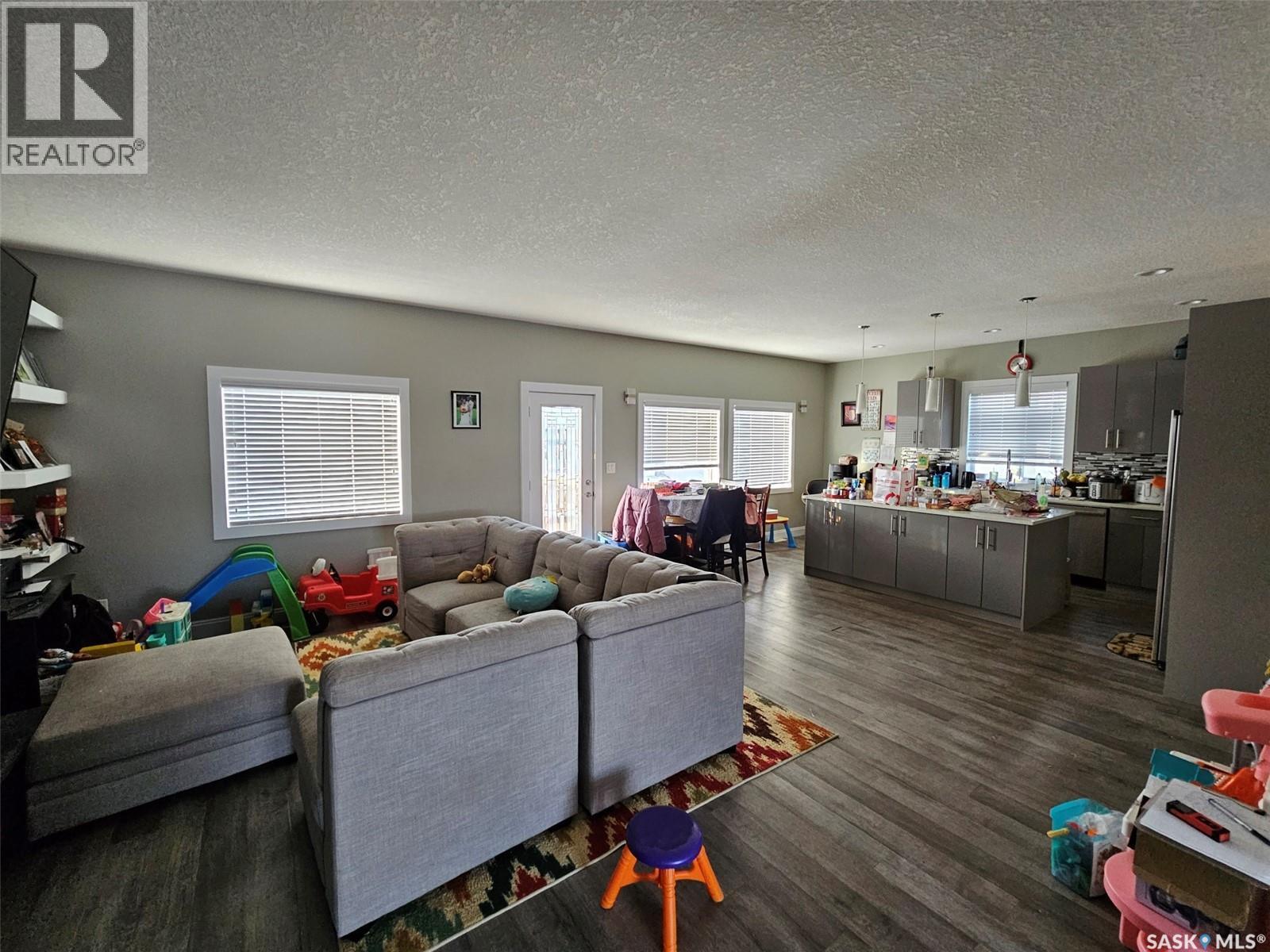 110 Ruckle Road, Carlyle, SK - Indoor Photo Showing Living Room