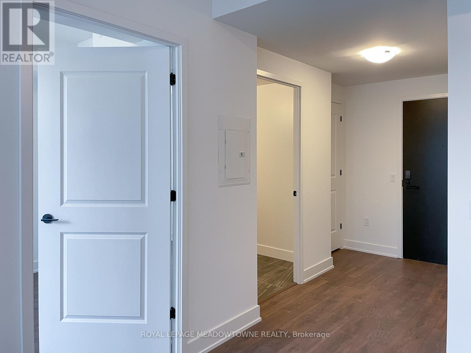 201 - 2343 Khalsa Gate, Oakville, ON - Indoor Photo Showing Other Room