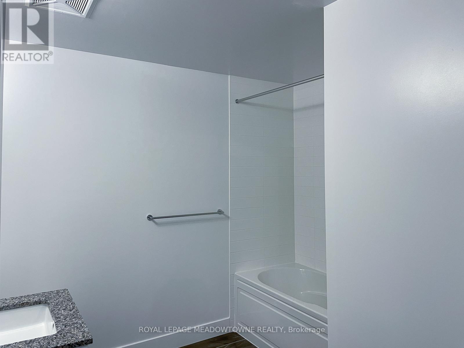 201 - 2343 Khalsa Gate, Oakville, ON - Indoor Photo Showing Bathroom