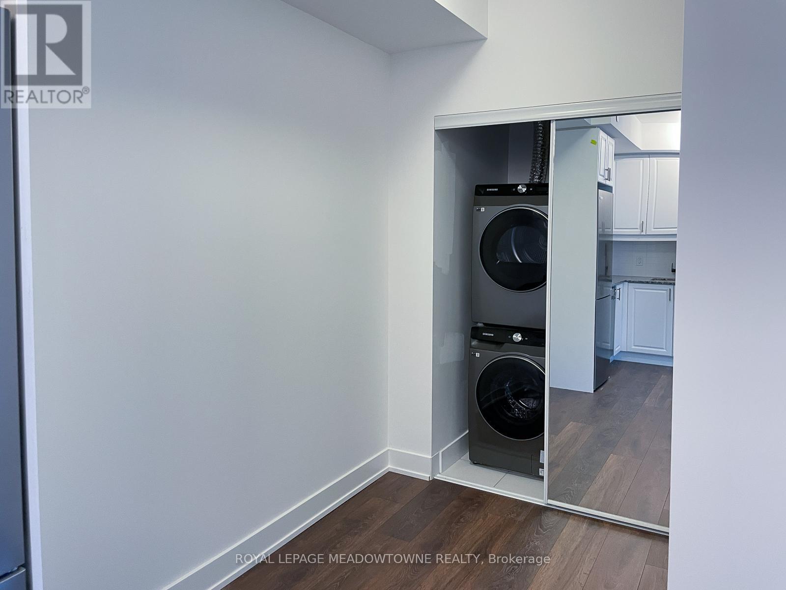 Ensuite Laundry - 201 - 2343 Khalsa Gate, Oakville, ON - Indoor Photo Showing Laundry Room