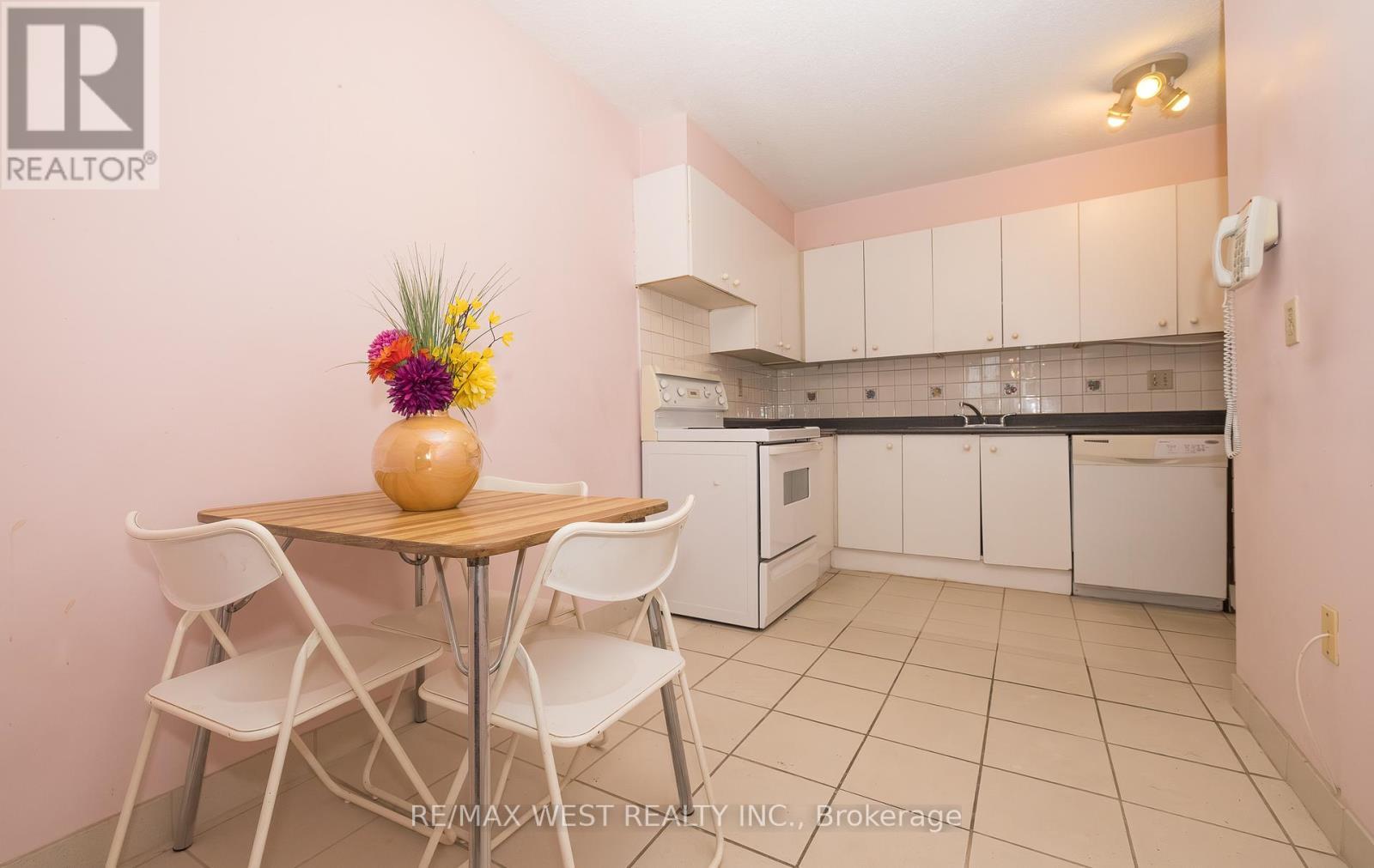 1606 - 75 Emmett Avenue, Toronto, ON - Indoor Photo Showing Kitchen