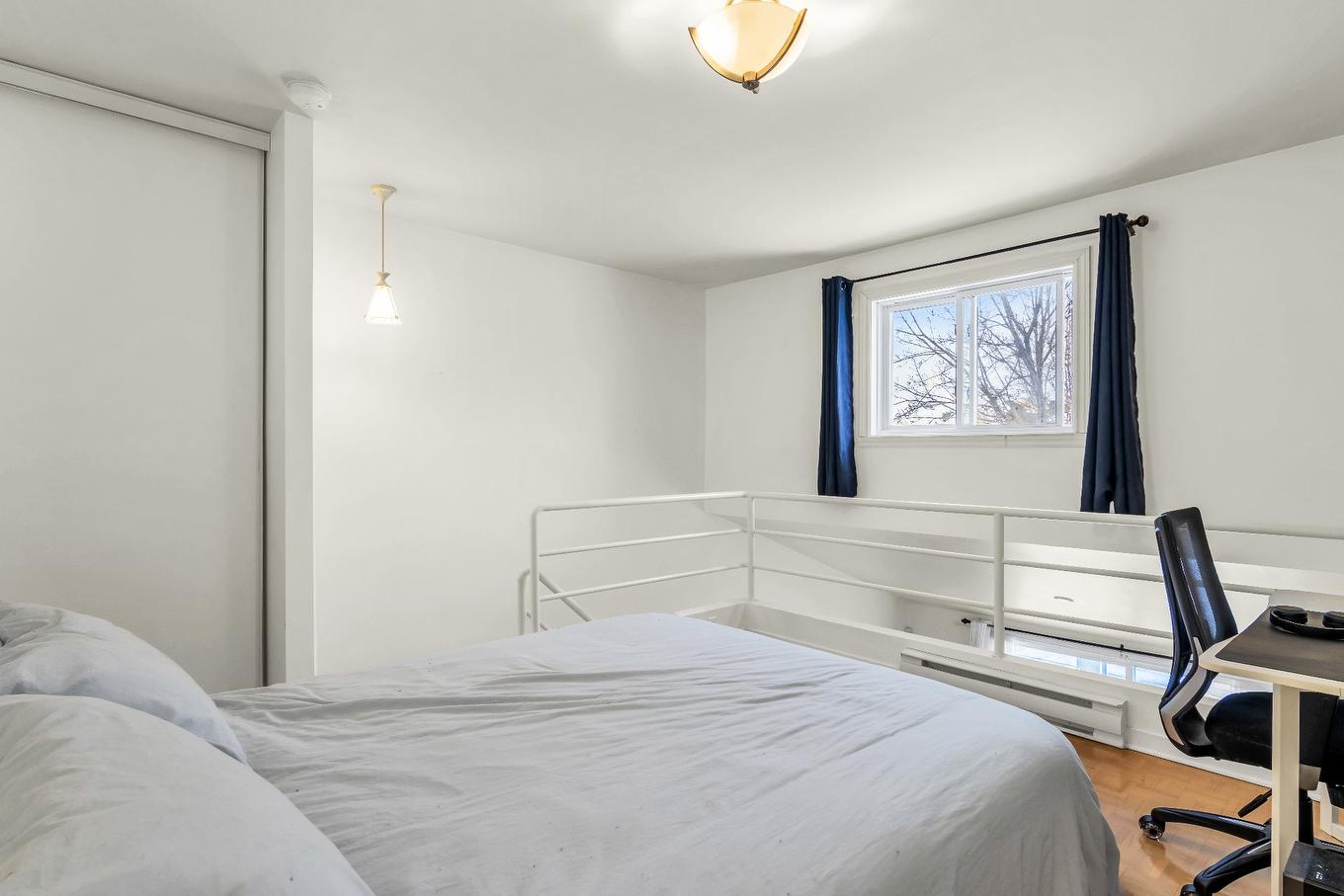 Primary bedroom - 123-45 Rue De Courcelle, Repentigny (Repentigny), QC - Indoor Photo Showing Bedroom