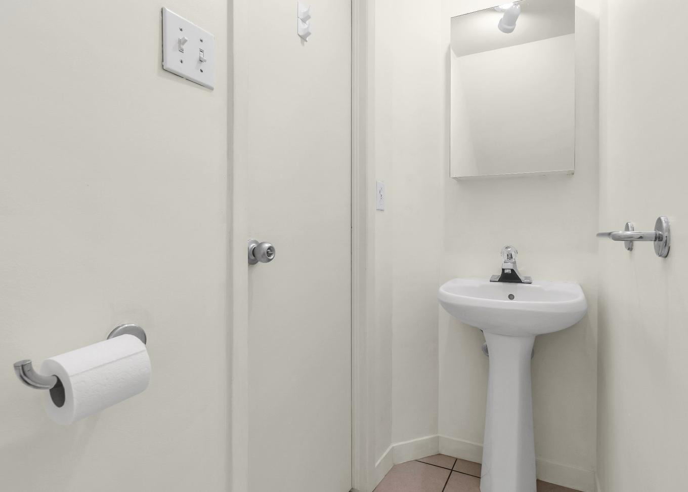 Powder room - 123-45 Rue De Courcelle, Repentigny (Repentigny), QC - Indoor Photo Showing Bathroom