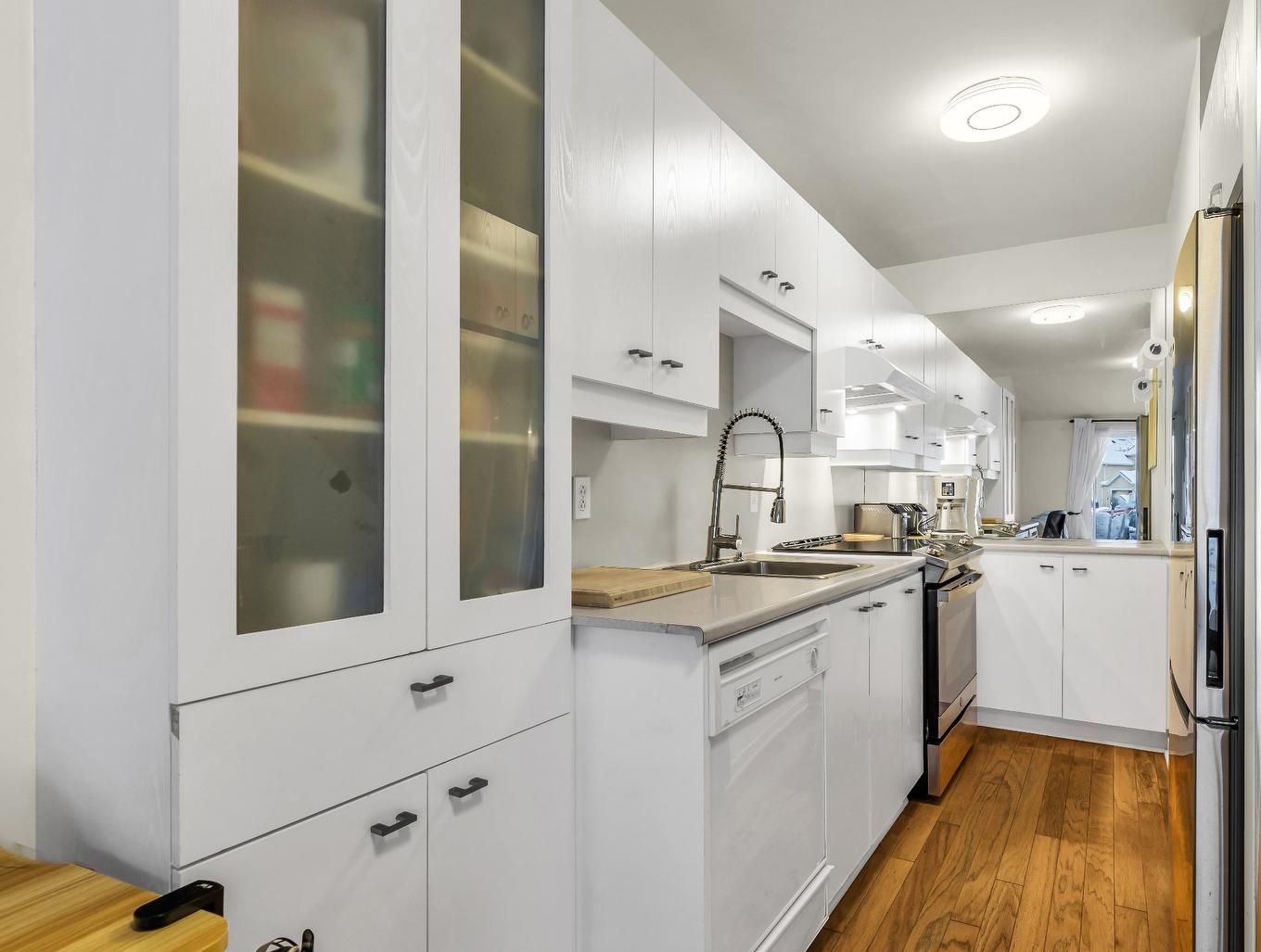 Kitchen - 123-45 Rue De Courcelle, Repentigny (Repentigny), QC - Indoor Photo Showing Kitchen With Upgraded Kitchen
