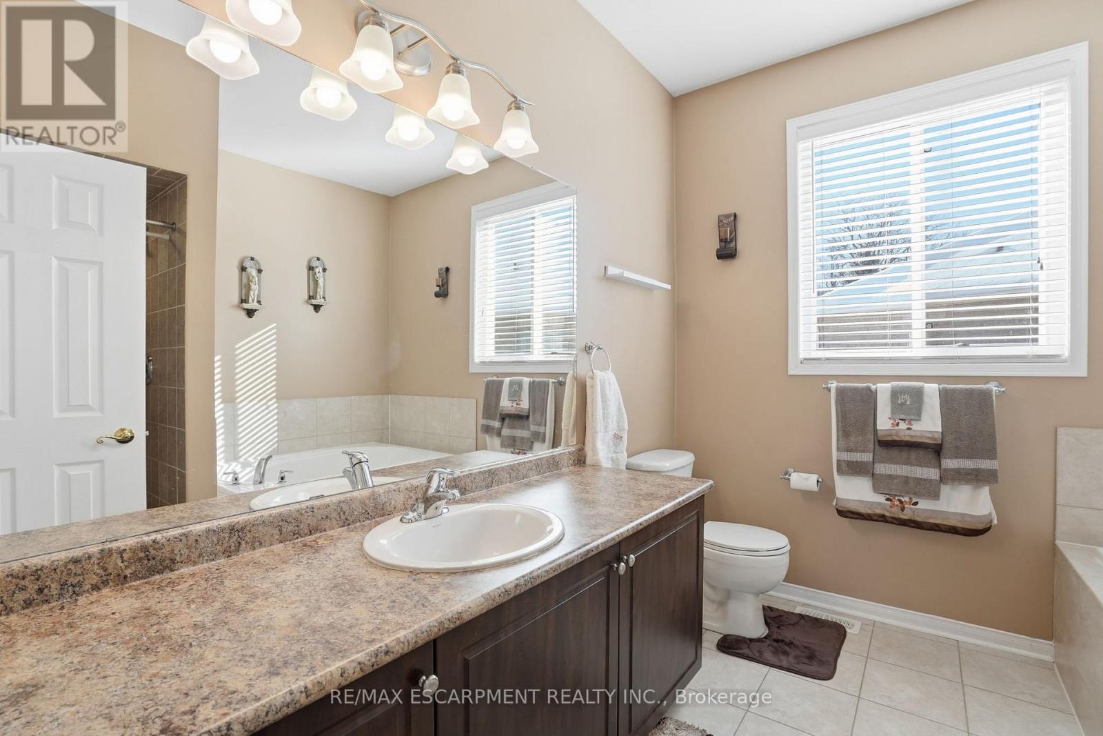 23 Mathews Court, Brantford, ON - Indoor Photo Showing Bathroom