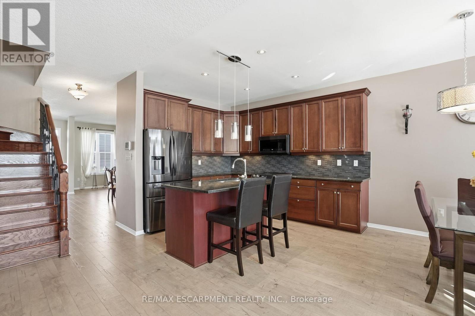 23 Mathews Court, Brantford, ON - Indoor Photo Showing Kitchen With Stainless Steel Kitchen With Upgraded Kitchen