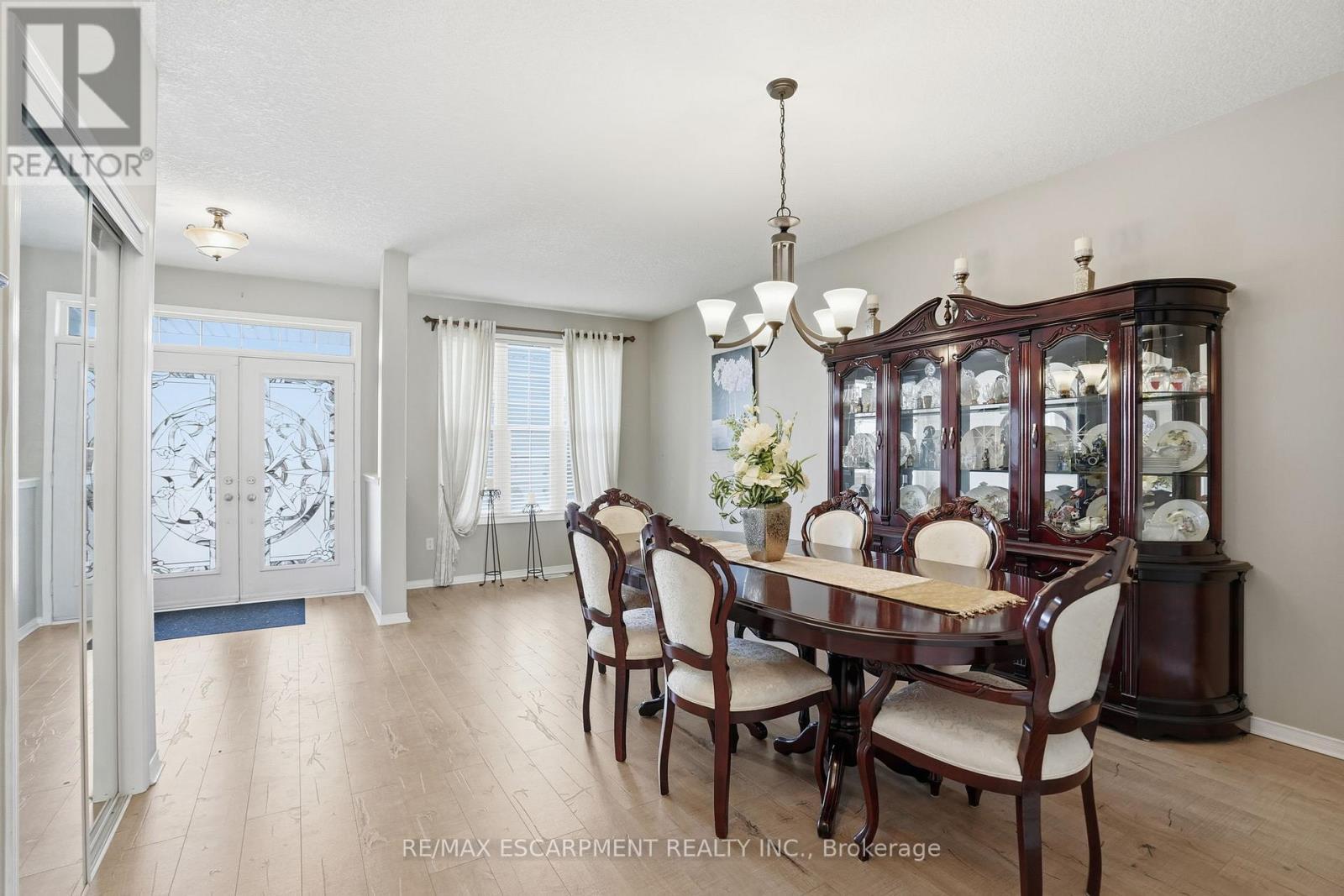 23 Mathews Court, Brantford, ON - Indoor Photo Showing Dining Room