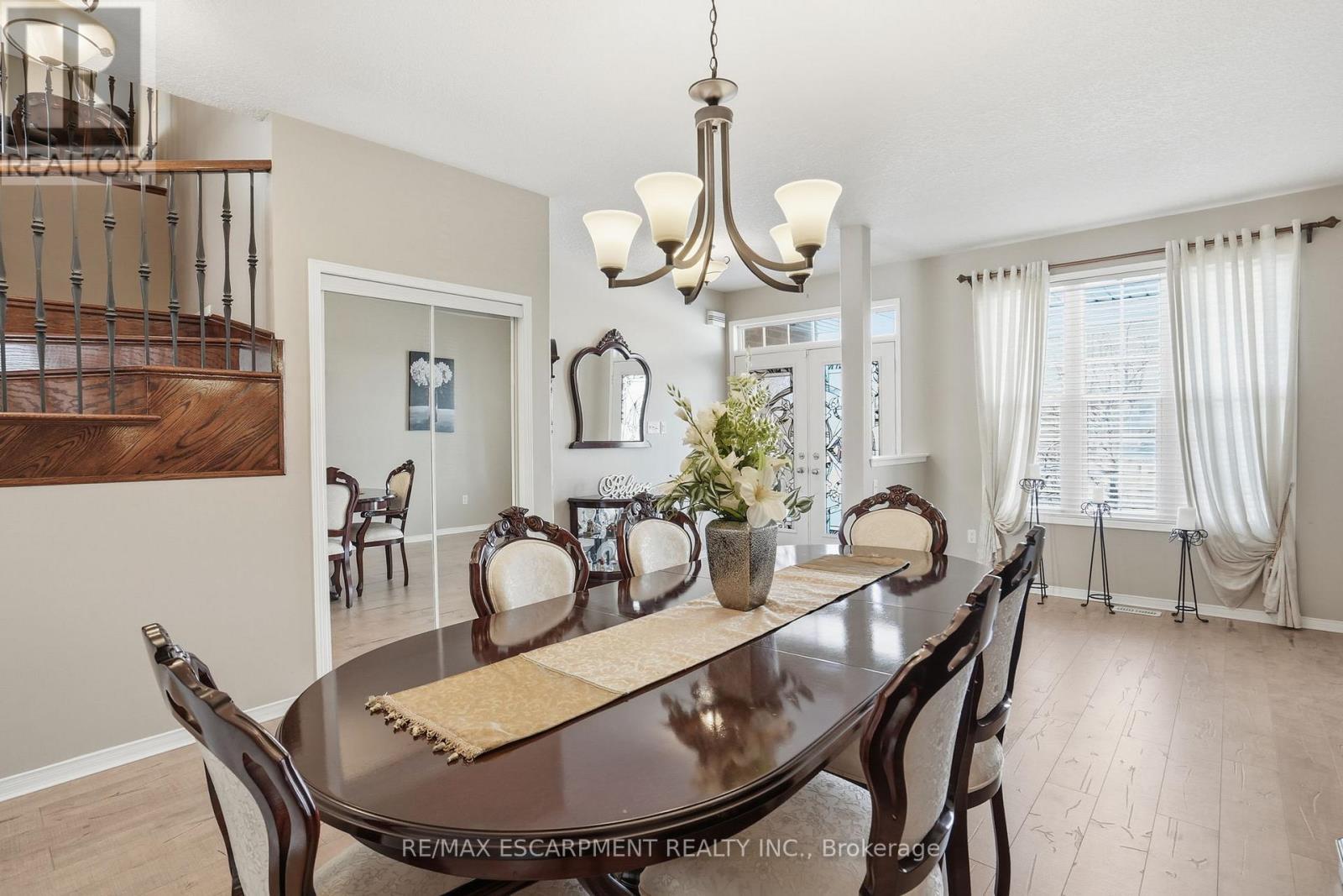 23 Mathews Court, Brantford, ON - Indoor Photo Showing Dining Room