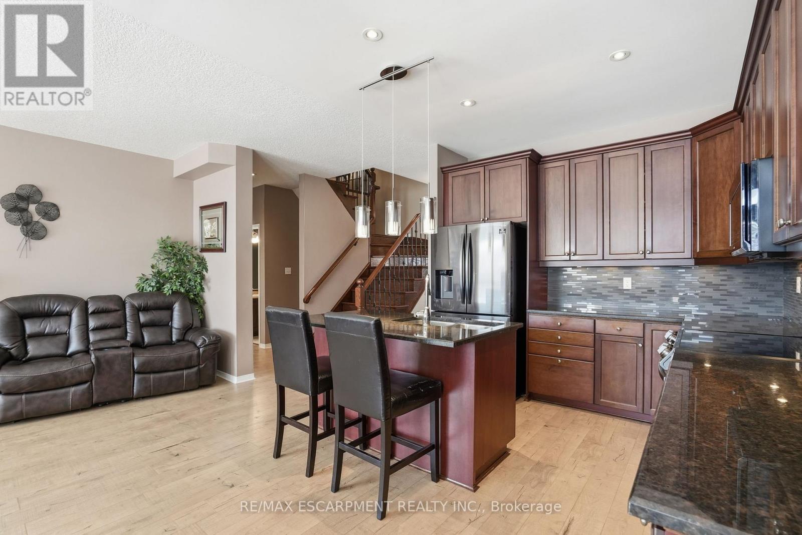 23 Mathews Court, Brantford, ON - Indoor Photo Showing Kitchen