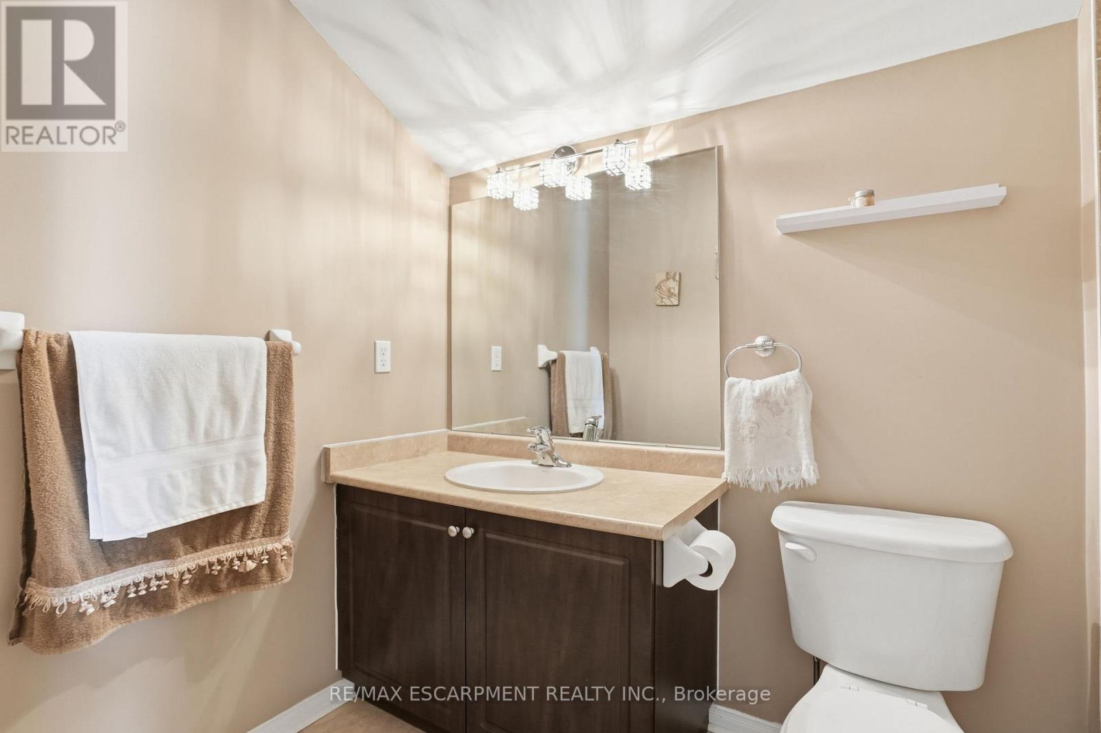 23 Mathews Court, Brantford, ON - Indoor Photo Showing Bathroom