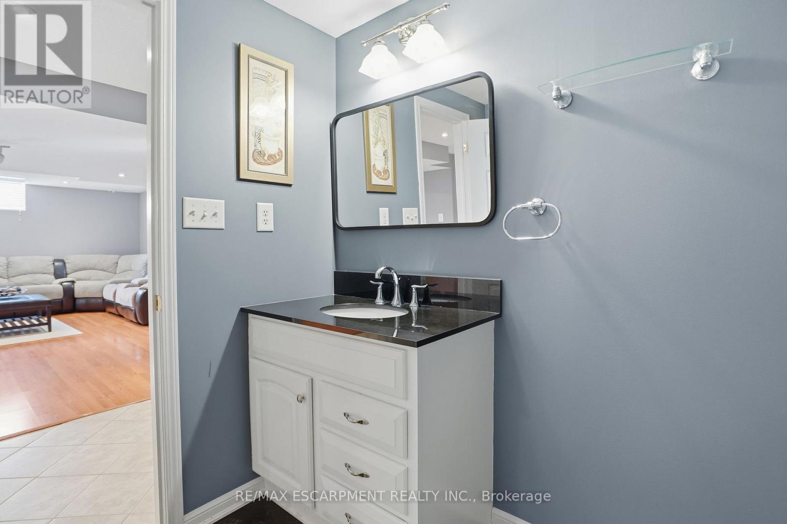 23 Mathews Court, Brantford, ON - Indoor Photo Showing Bathroom