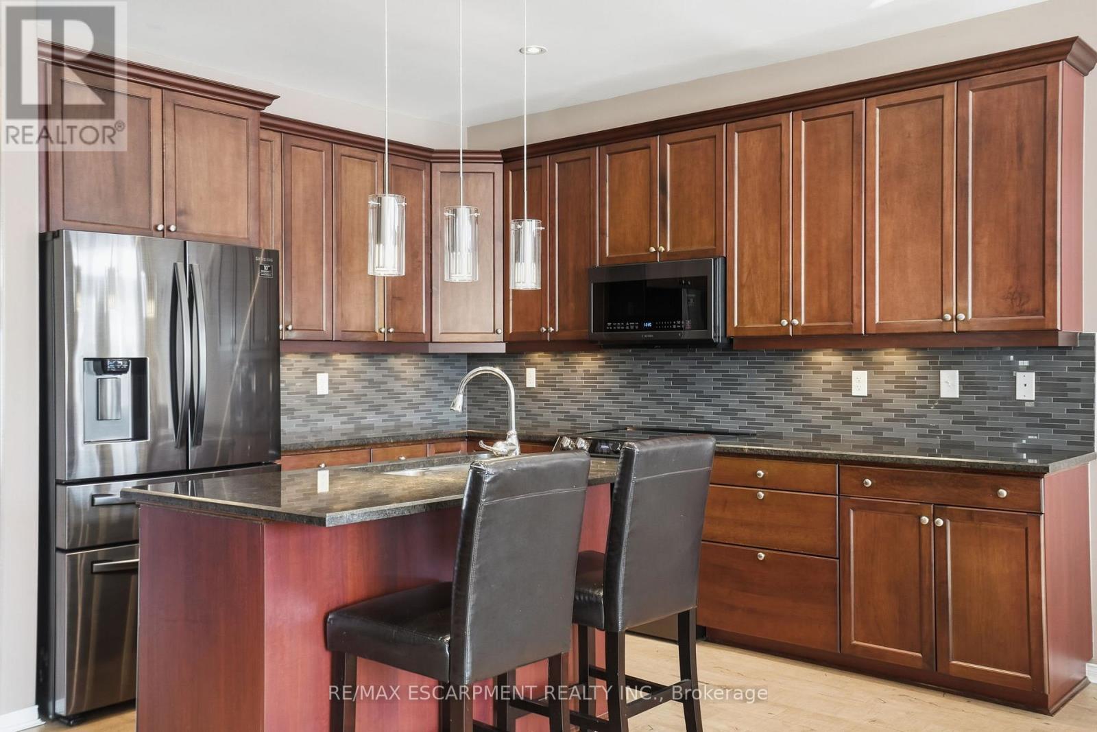 23 Mathews Court, Brantford, ON - Indoor Photo Showing Kitchen