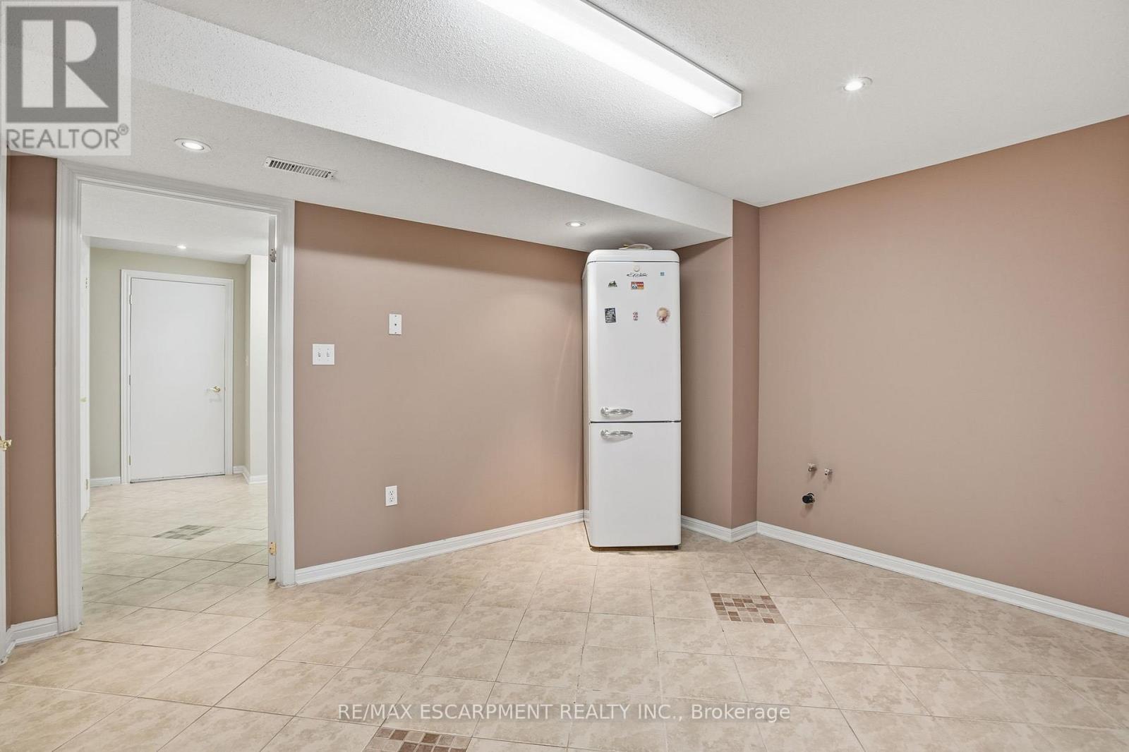 23 Mathews Court, Brantford, ON - Indoor