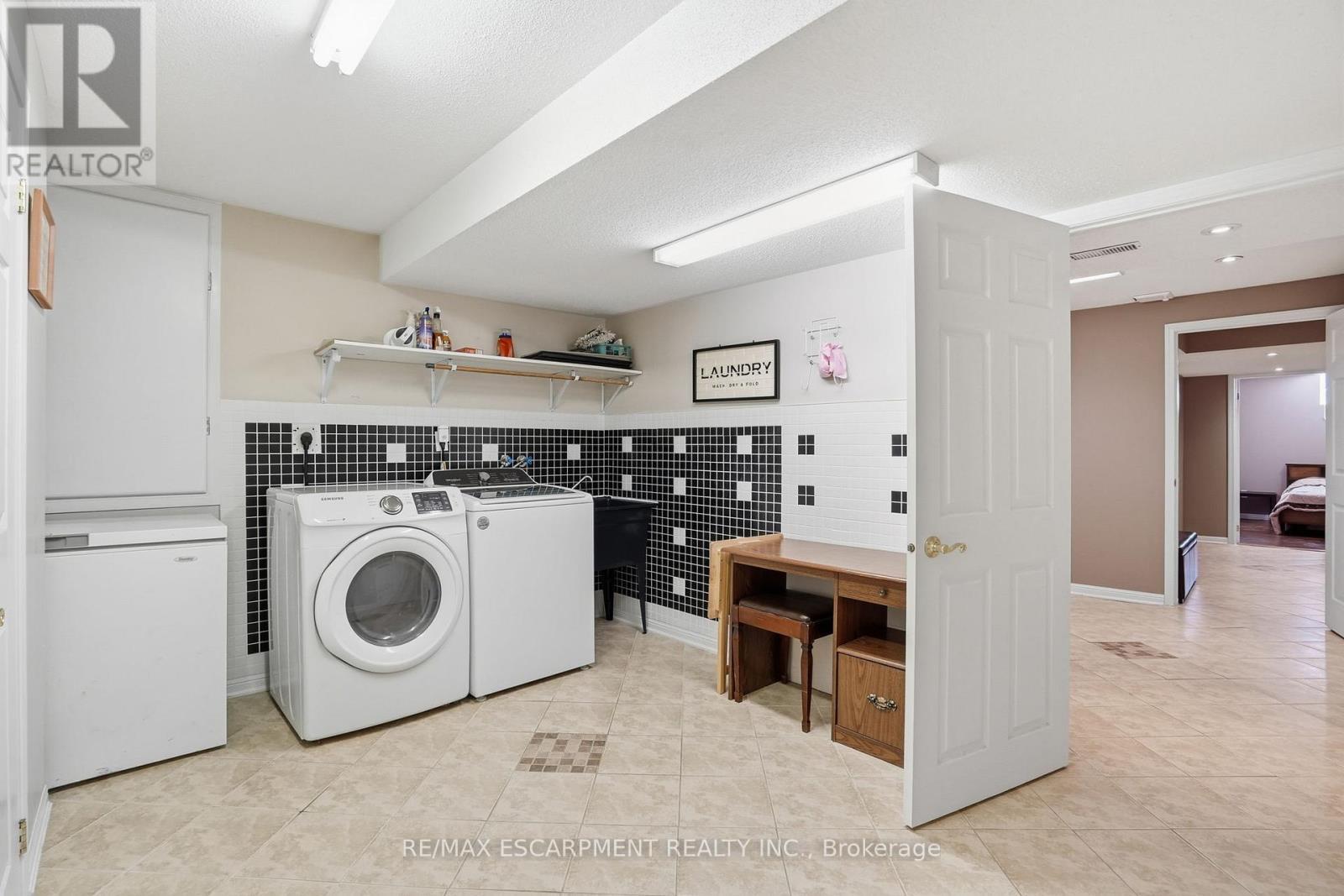 23 Mathews Court, Brantford, ON - Indoor Photo Showing Laundry Room