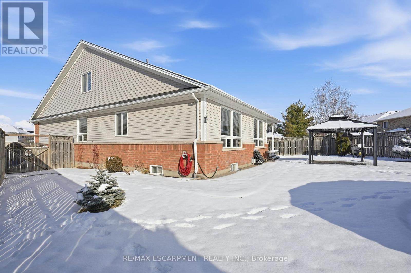 23 Mathews Court, Brantford, ON - Outdoor