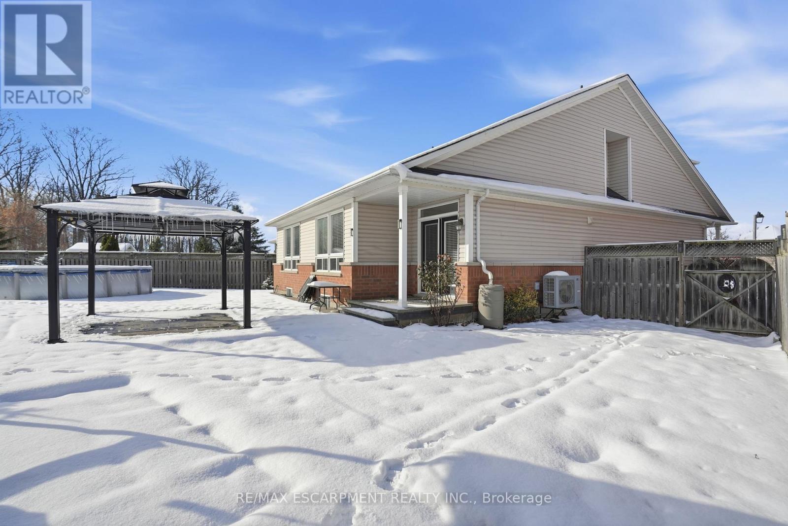 23 Mathews Court, Brantford, ON - Outdoor