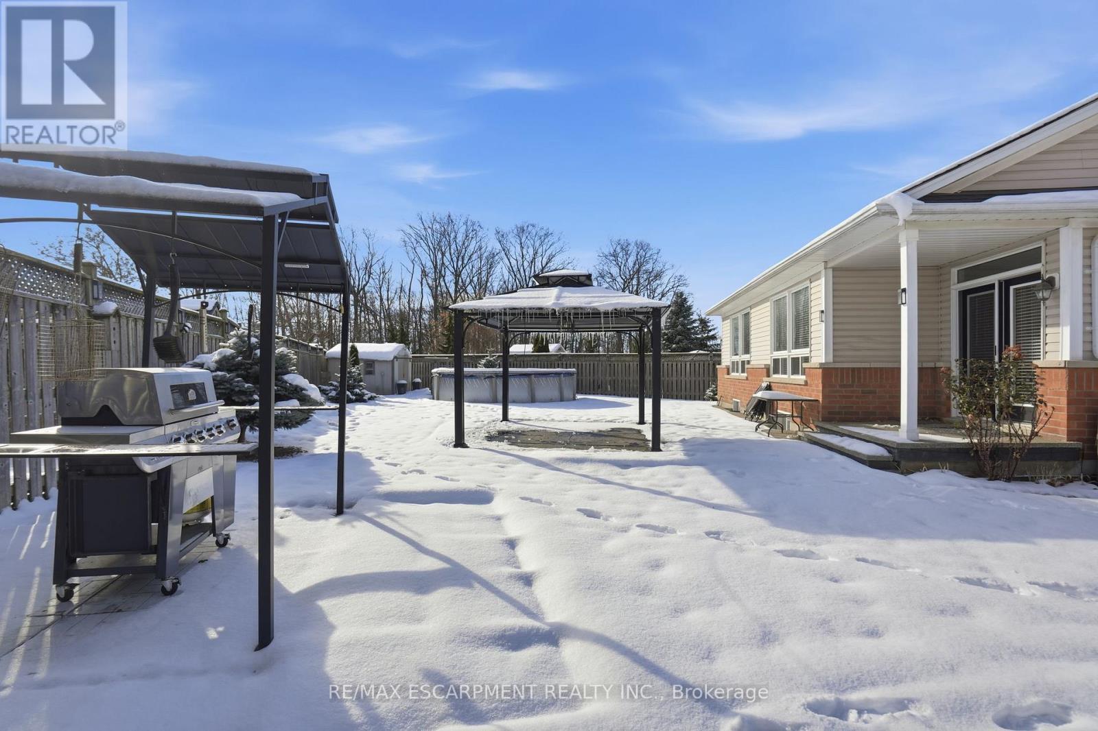 23 Mathews Court, Brantford, ON - Outdoor