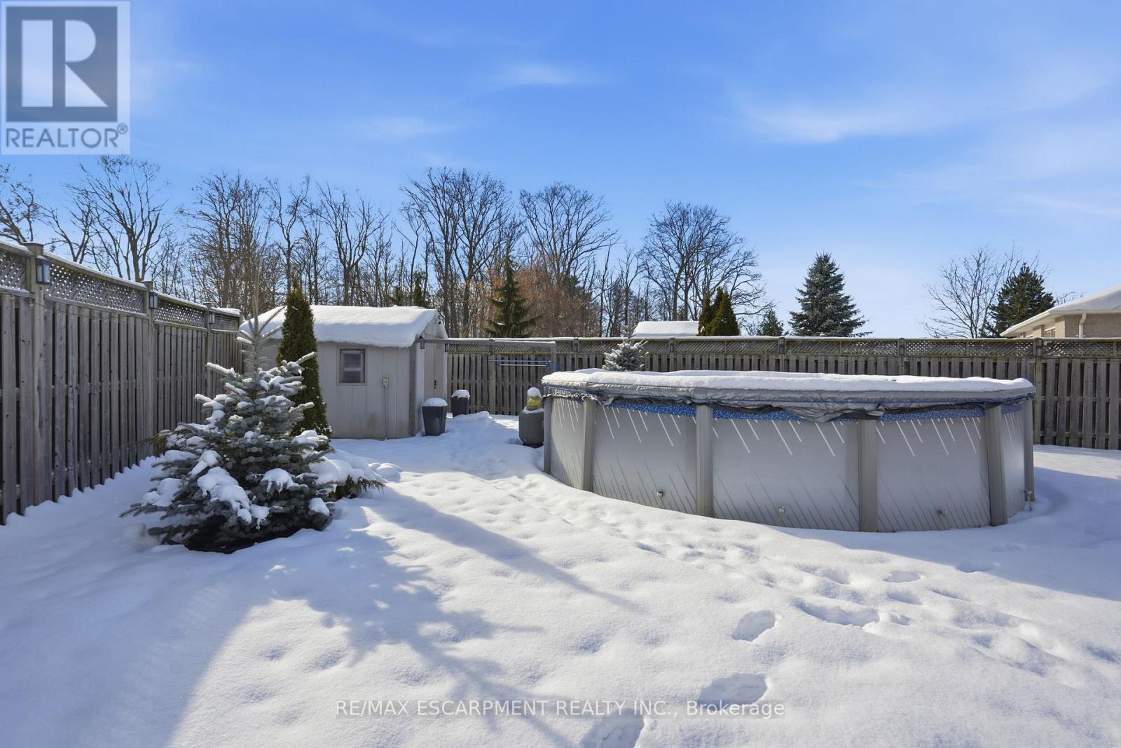 23 Mathews Court, Brantford, ON - Outdoor With Above Ground Pool