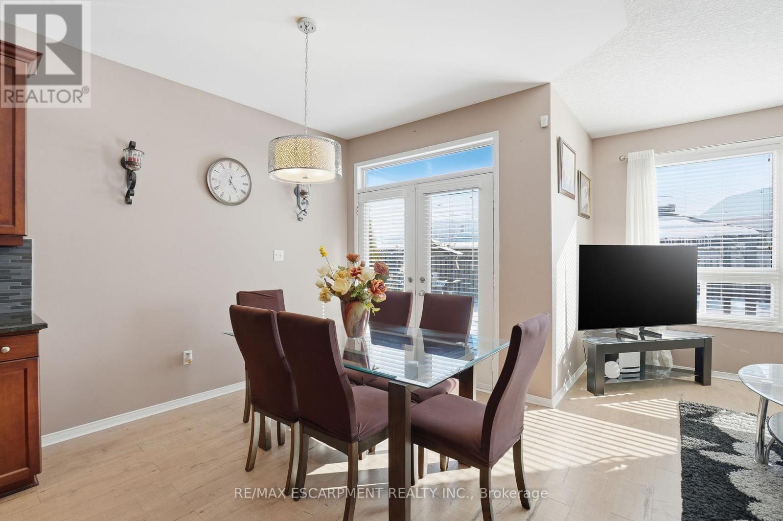 23 Mathews Court, Brantford, ON - Indoor Photo Showing Dining Room