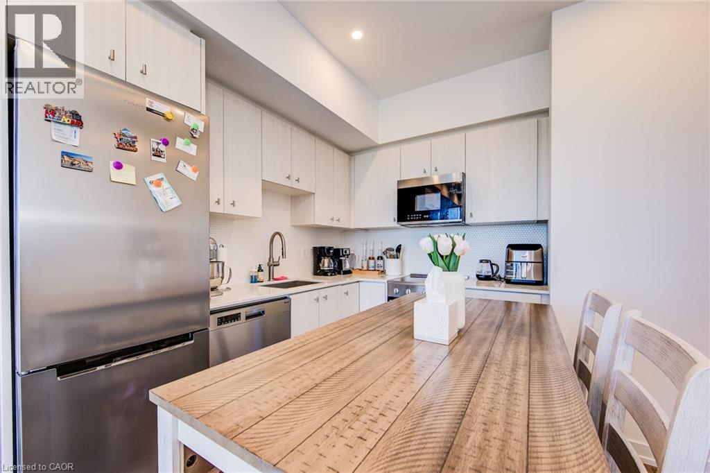 5 Wellington Street S Unit# 1511, Kitchener, ON - Indoor Photo Showing Kitchen With Stainless Steel Kitchen