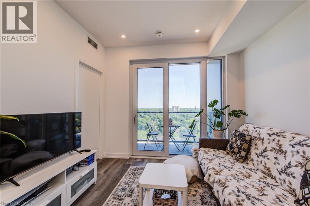 5 Wellington Street S Unit# 1511, Kitchener, ON - Indoor Photo Showing Living Room