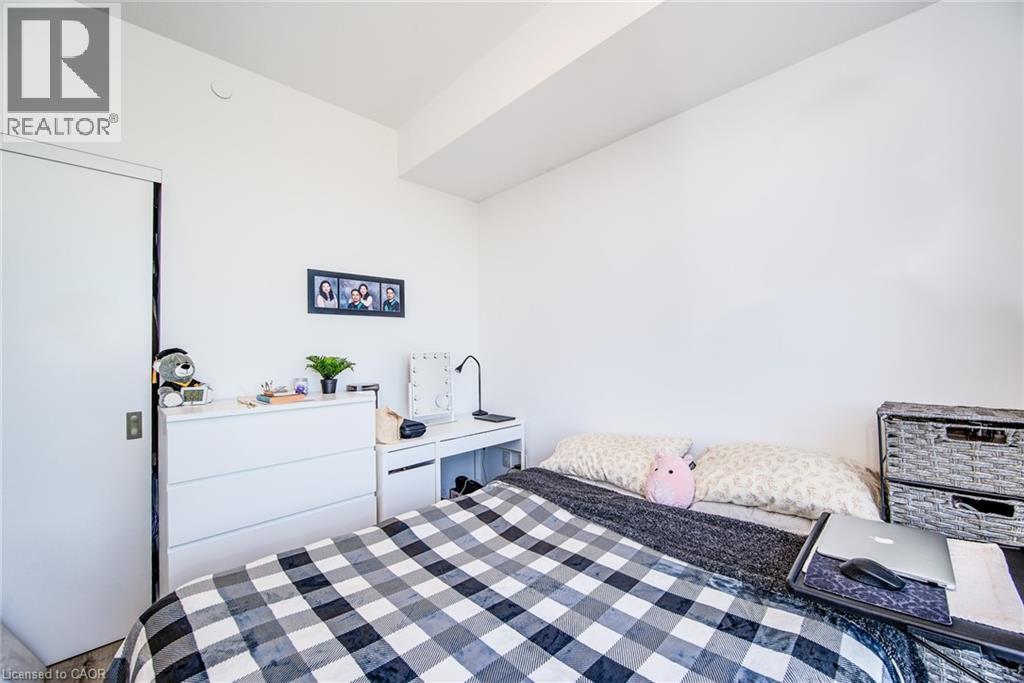 5 Wellington Street S Unit# 1511, Kitchener, ON - Indoor Photo Showing Bedroom
