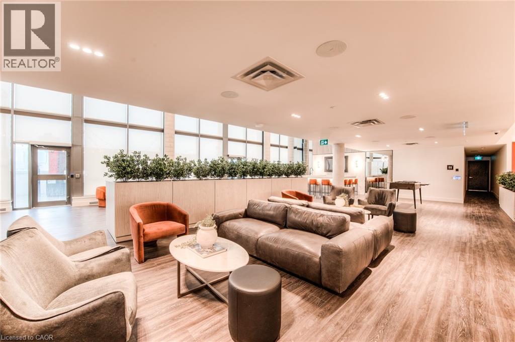 5 Wellington Street S Unit# 1511, Kitchener, ON - Indoor Photo Showing Living Room