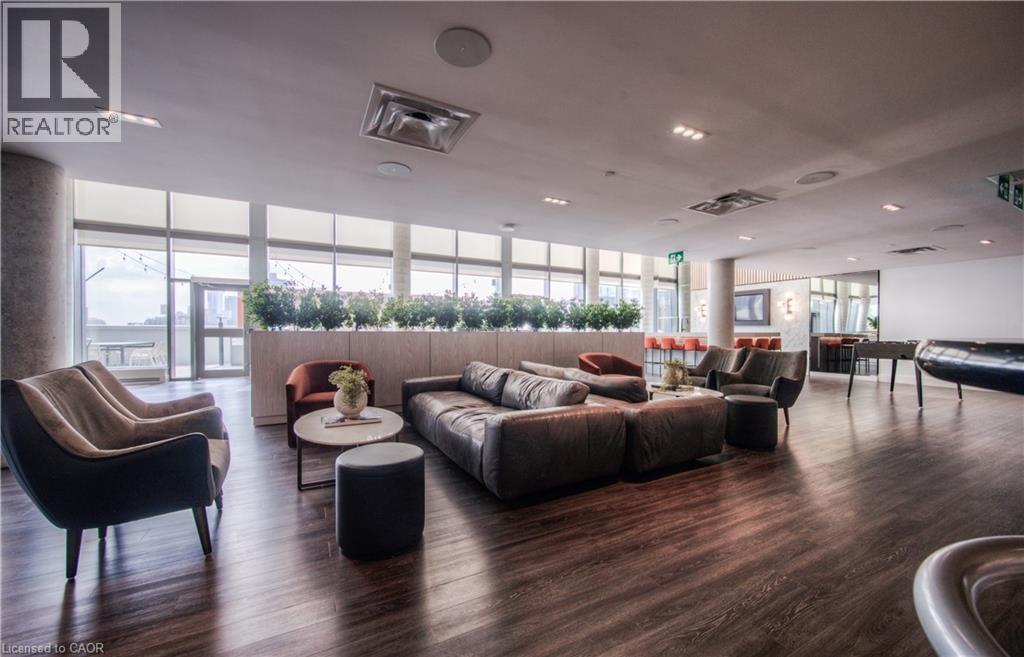5 Wellington Street S Unit# 1511, Kitchener, ON - Indoor Photo Showing Living Room