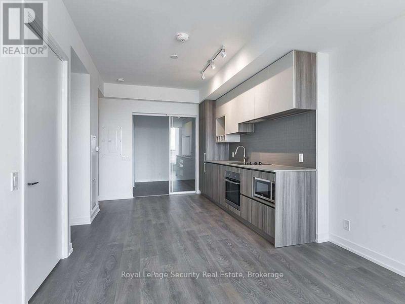 3708 - 898 Portage Parkway, Vaughan, ON - Indoor Photo Showing Kitchen