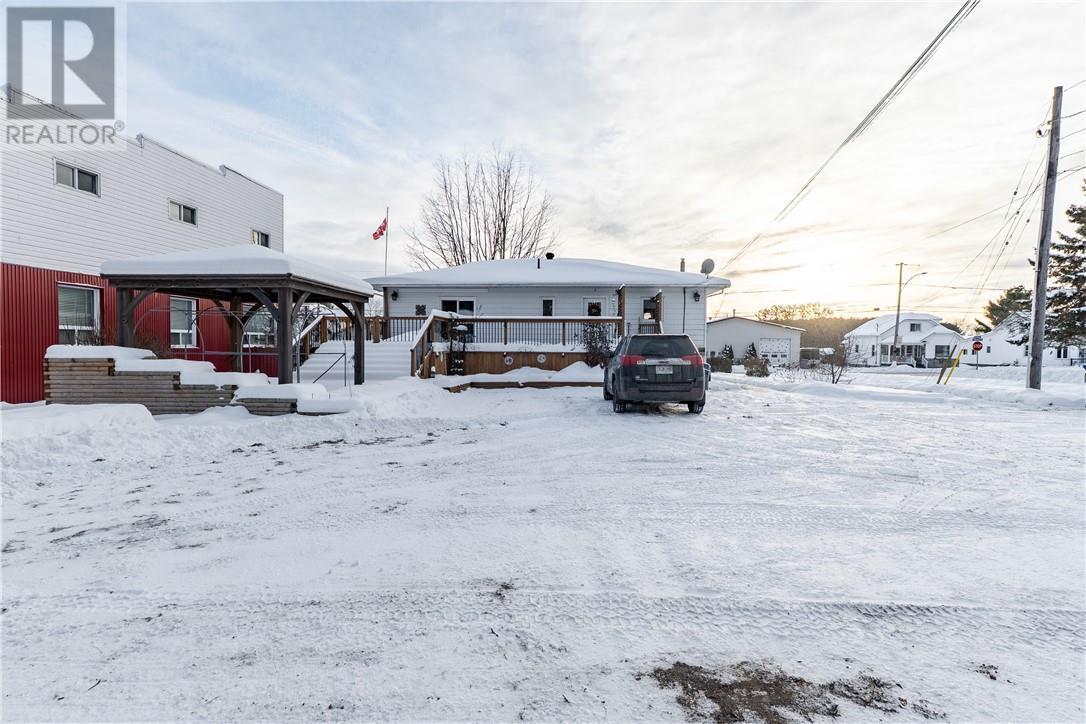 17 Principale W Street, West Nipissing, ON - Outdoor