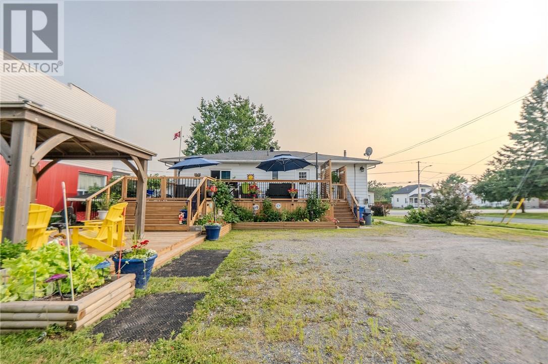 17 Principale W Street, West Nipissing, ON - Outdoor