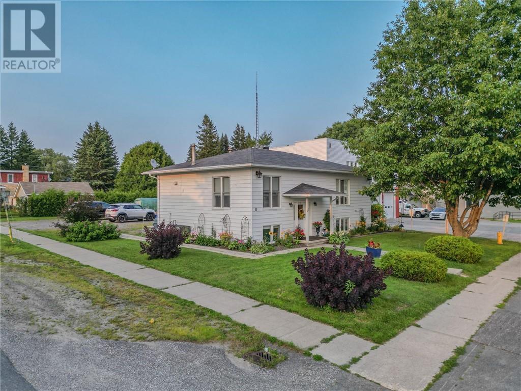 17 Principale W Street, West Nipissing, ON - Outdoor