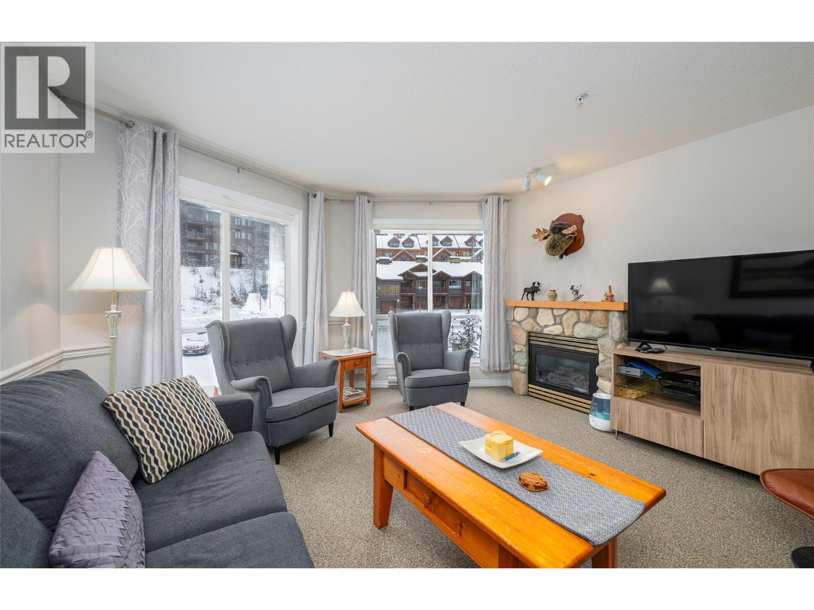 215 Kettle View Road Unit# 308, Big White, BC - Indoor Photo Showing Living Room With Fireplace