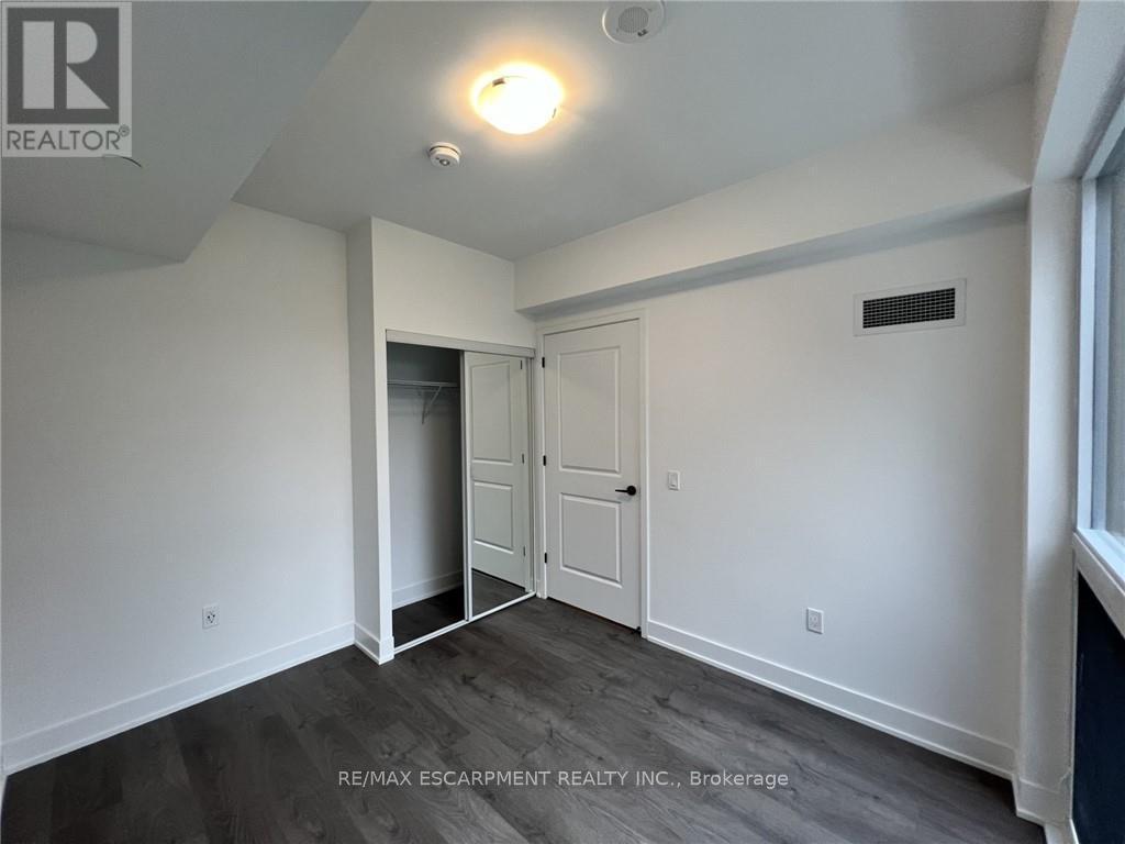 340 - 2343 Khalsa Gate, Oakville, ON - Indoor Photo Showing Other Room