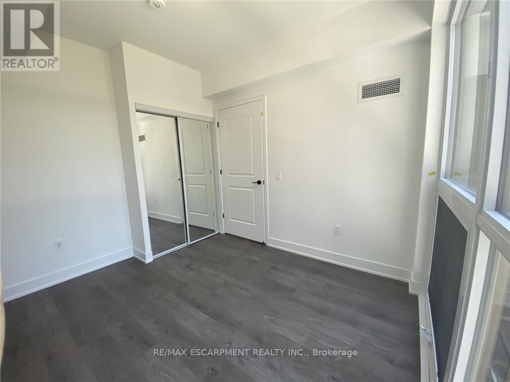 340 - 2343 Khalsa Gate, Oakville, ON - Indoor Photo Showing Other Room