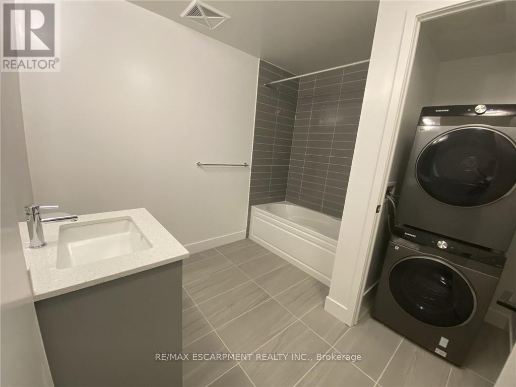 340 - 2343 Khalsa Gate, Oakville, ON - Indoor Photo Showing Laundry Room